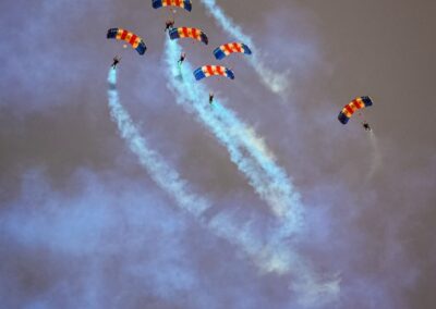 Parachutes, Daniel Lee